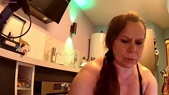 Endrocleia online show from October 2025 09:56:01 PM