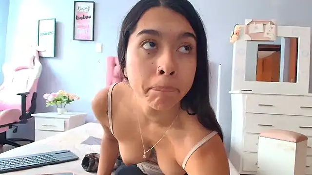 SweetLatiin  online show from January 2025 06:01:02 PM