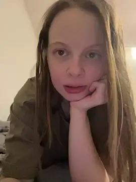 Snapshot of wrenlie chatting on December 2024 05:53:02 PM wrenlie online show from December 2024 05:53:02 PM