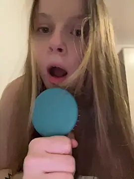 Snapshot of wrenlie chatting on December 2024 09:56:02 PM wrenlie online show from December 2024 09:56:02 PM