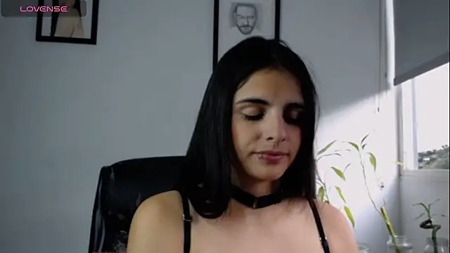Snapshot of alma_violeta chatting on February 2025 09:57:01 PM alma violeta online show from February 2025 09:57:01 PM
