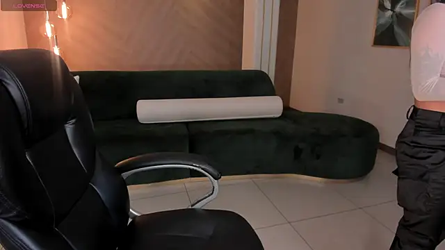 Snapshot of MariaHerrera_ chatting on March 2025 08:37:02 AM MariaHerrera online show from March 2025 08:37:02 AM