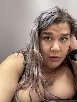 Snapshot of LolaBeretta chatting on January 2025 06:14:02 PM LolaBeretta online show from January 2025 06:14:02 PM