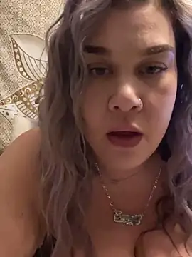 Snapshot of LolaBeretta chatting on January 2025 10:41:02 PM LolaBeretta online show from January 2025 10:41:02 PM