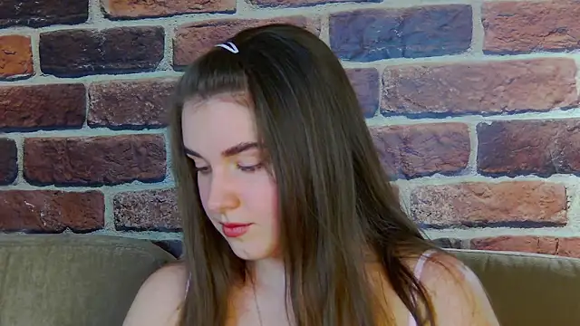 Sofia Hugs online show from March 2026 05:16:02 PM