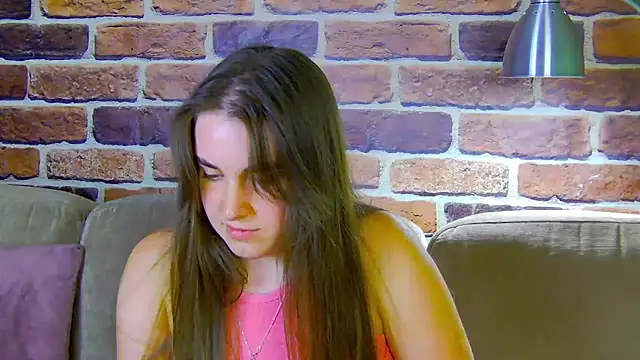 Sofia Hugs online show from June 2026 06:45:01 PM