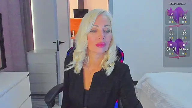 Snapshot of Miya_Kisss chatting on October 2025 09:06:02 AM Miya Kisss online show from October 2025 09:06:02 AM