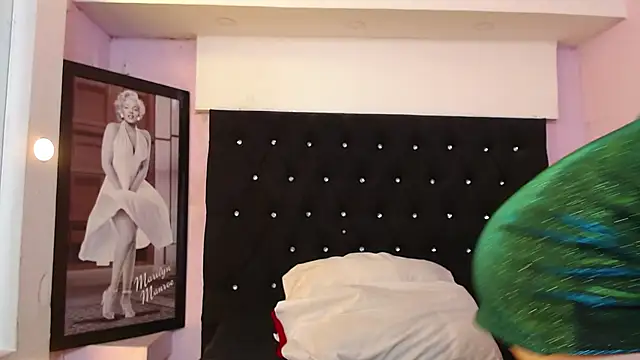 Snapshot of kittybonxx chatting on October 2025 01:31:02 PM kittybonxx online show from October 2025 01:31:02 PM