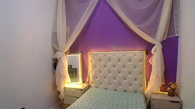 Snapshot of Ingrid_Casas chatting on December 2024 10:54:02 PM Ingrid Casas online show from December 2024 10:54:02 PM
