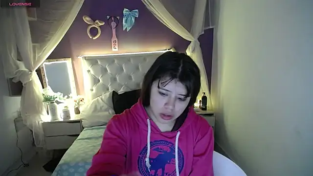 Snapshot of Ingrid_Casas chatting on January 2025 10:37:01 PM Ingrid Casas online show from January 2025 10:37:01 PM
