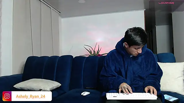 Snapshot of ashely_ryan24 chatting on February 2025 11:55:02 PM ashely ryan24 online show from February 2025 11:55:02 PM