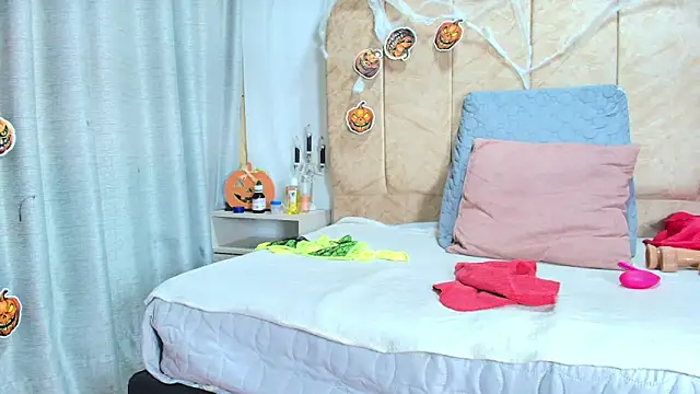 Snapshot of Rachele_x chatting on November 2025 12:29:02 PM Rachele x online show from November 2025 12:29:02 PM