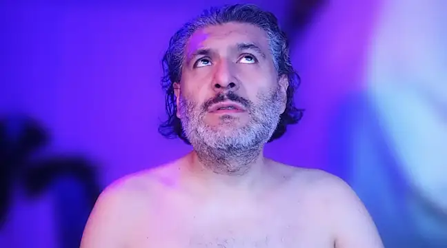 Snapshot of BushBator chatting on January 2025 07:55:02 AM BushBator online show from January 2025 07:55:02 AM