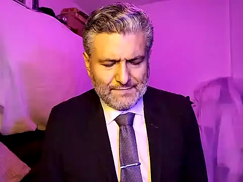 Snapshot of BushBator chatting on January 2025 07:04:02 AM BushBator online show from January 2025 07:04:02 AM