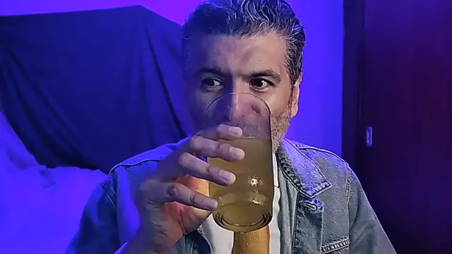 Snapshot of BushBator chatting on September 2025 06:58:02 AM BushBator online show from September 2025 06:58:02 AM