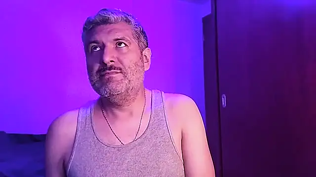 Snapshot of BushBator chatting on September 2025 07:21:01 AM BushBator online show from September 2025 07:21:01 AM