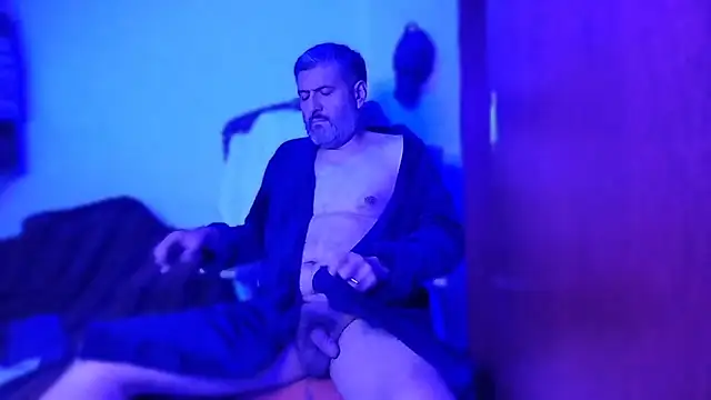 Snapshot of BushBator chatting on November 2025 06:18:02 AM BushBator online show from November 2025 06:18:02 AM