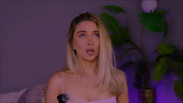 Snapshot of Jessielle chatting on November 2025 11:31:02 AM Jessielle online show from November 2025 11:31:02 AM