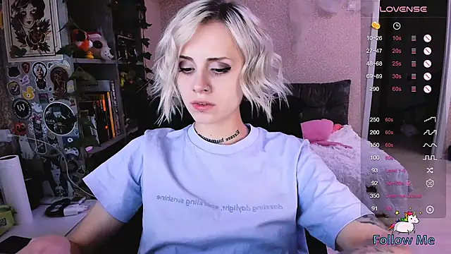 Snapshot of NaniMoore chatting on October 2025 08:42:01 PM NaniMoore online show from October 2025 08:42:01 PM