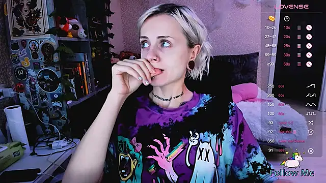 Snapshot of NaniMoore chatting on October 2025 08:43:02 PM NaniMoore online show from October 2025 08:43:02 PM