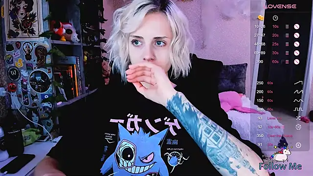 Snapshot of NaniMoore chatting on October 2025 08:42:01 PM NaniMoore online show from October 2025 08:42:01 PM