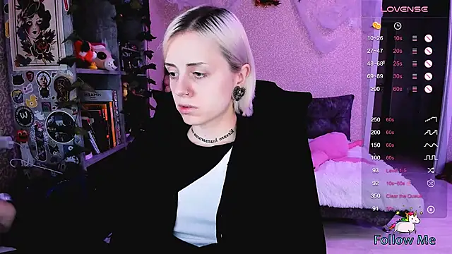 Snapshot of NaniMoore chatting on October 2025 08:02:02 AM NaniMoore online show from October 2025 08:02:02 AM