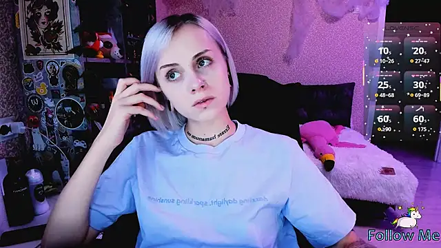 Snapshot of NaniMoore chatting on November 2025 08:11:01 PM NaniMoore online show from November 2025 08:11:01 PM