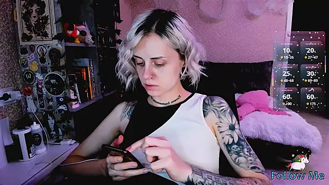 Snapshot of NaniMoore chatting on November 2025 08:20:02 PM NaniMoore online show from November 2025 08:20:02 PM