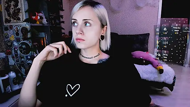 Snapshot of NaniMoore chatting on November 2025 08:32:01 PM NaniMoore online show from November 2025 08:32:01 PM