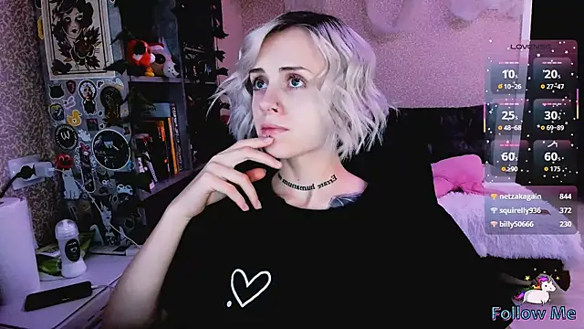 Snapshot of NaniMoore chatting on November 2025 09:04:02 PM NaniMoore online show from November 2025 09:04:02 PM