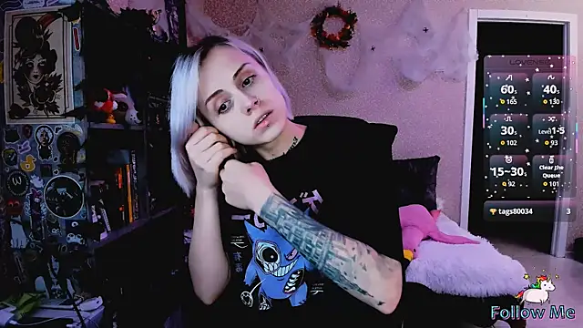 Snapshot of NaniMoore chatting on November 2025 09:02:02 PM NaniMoore online show from November 2025 09:02:02 PM