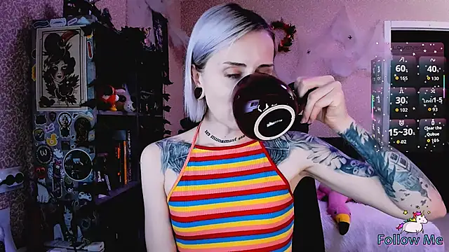 Snapshot of NaniMoore chatting on November 2025 08:18:01 PM NaniMoore online show from November 2025 08:18:01 PM