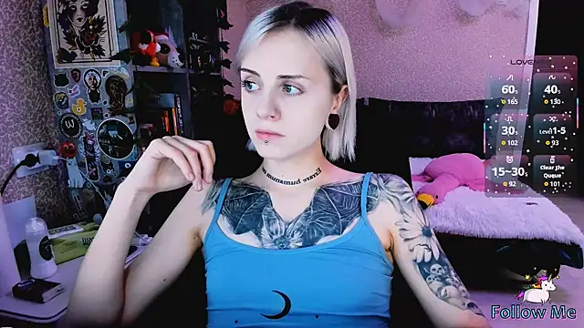 Snapshot of NaniMoore chatting on November 2025 08:08:02 PM NaniMoore online show from November 2025 08:08:02 PM