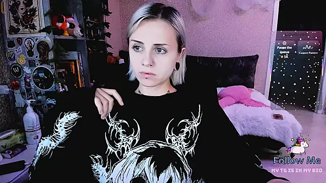 Snapshot of NaniMoore chatting on November 2025 09:02:01 PM NaniMoore online show from November 2025 09:02:01 PM