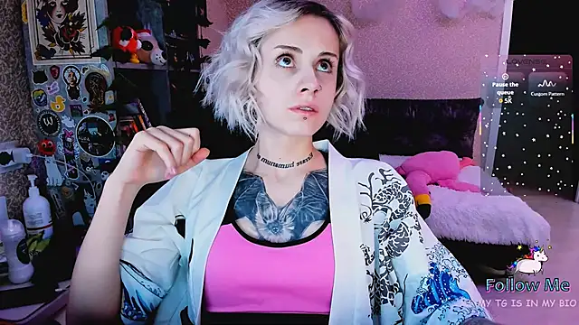 Snapshot of NaniMoore chatting on November 2025 08:11:01 PM NaniMoore online show from November 2025 08:11:01 PM