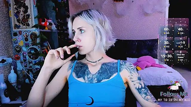 Snapshot of NaniMoore chatting on November 2025 08:22:02 PM NaniMoore online show from November 2025 08:22:02 PM