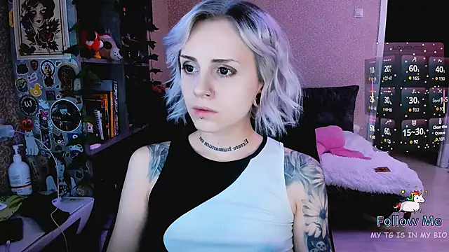 Snapshot of NaniMoore chatting on December 2025 08:17:01 PM NaniMoore online show from December 2025 08:17:01 PM