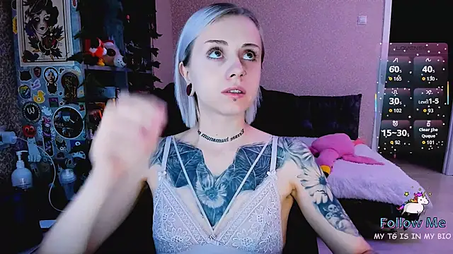 Snapshot of NaniMoore chatting on December 2025 09:08:01 PM NaniMoore online show from December 2025 09:08:01 PM