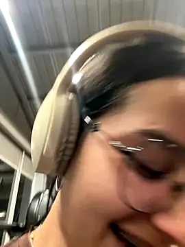  vaness online show from November 2025 05:10:01 AM