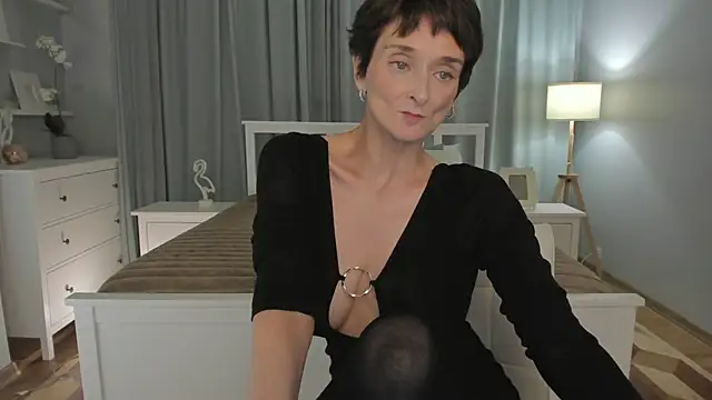 SimonaDeBeauvoir online show from December 2024 12:44:01 PM