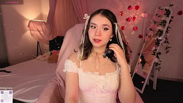 lilly Cherry  online show from June 2026 11:37:01 AM