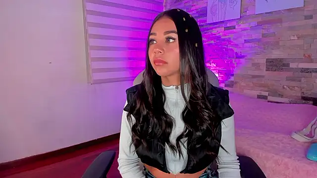 Snapshot of Violet_spencer chatting on December 2024 02:33:01 PM Violet spencer online show from December 2024 02:33:01 PM