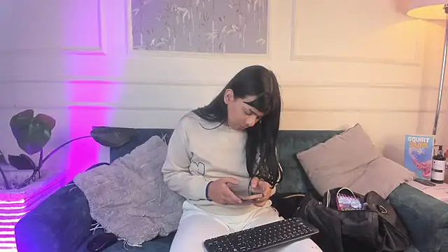 yossi peach cute online show from April 2026 06:17:02 PM