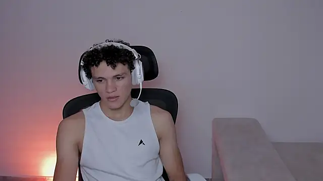 laurent nova online show from September 2025 06:18:02 PM