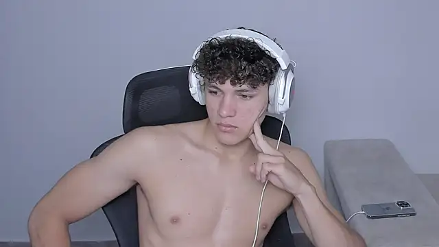 laurent nova online show from October 2025 09:44:02 PM