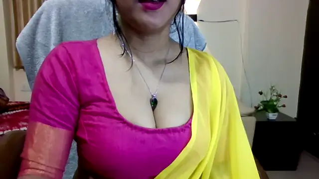 Queenhimanshi online show from February 2026 04:33:01 PM