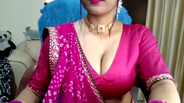 Queenhimanshi online show from February 2026 04:05:02 PM