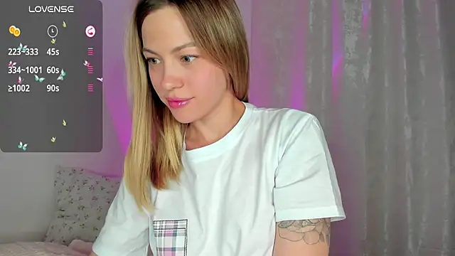 Snapshot of damn_cutie chatting on February 2025 08:44:02 PM damn cutie online show from February 2025 08:44:02 PM