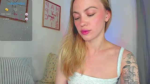 Snapshot of damn_cutie chatting on September 2025 07:25:01 PM damn cutie online show from September 2025 07:25:01 PM