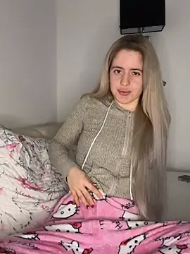 Snapshot of Holly-Glamour chatting on February 2026 11:48:01 PM Holly-Glamour online show from February 2026 11:48:01 PM